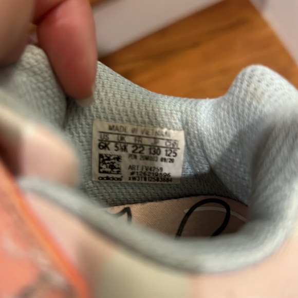 Adidas Minnie Mouse Pink and White Toddler Sneakers size 6 - Picture 8 of 9